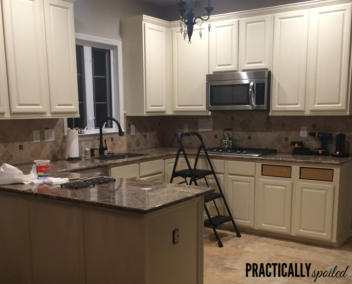 From HATE to GREAT, a tale of painting oak cabinets! - practicallyspoiled.com